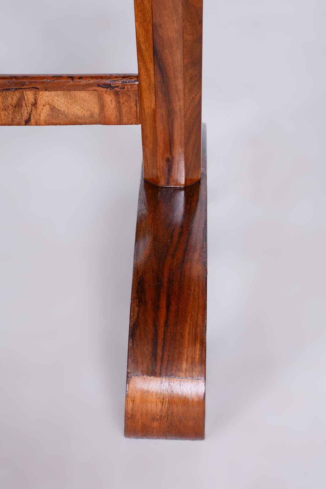photo vinterior Small Biedermeier Side Table, Restored, Walnut, Austria, 1820s