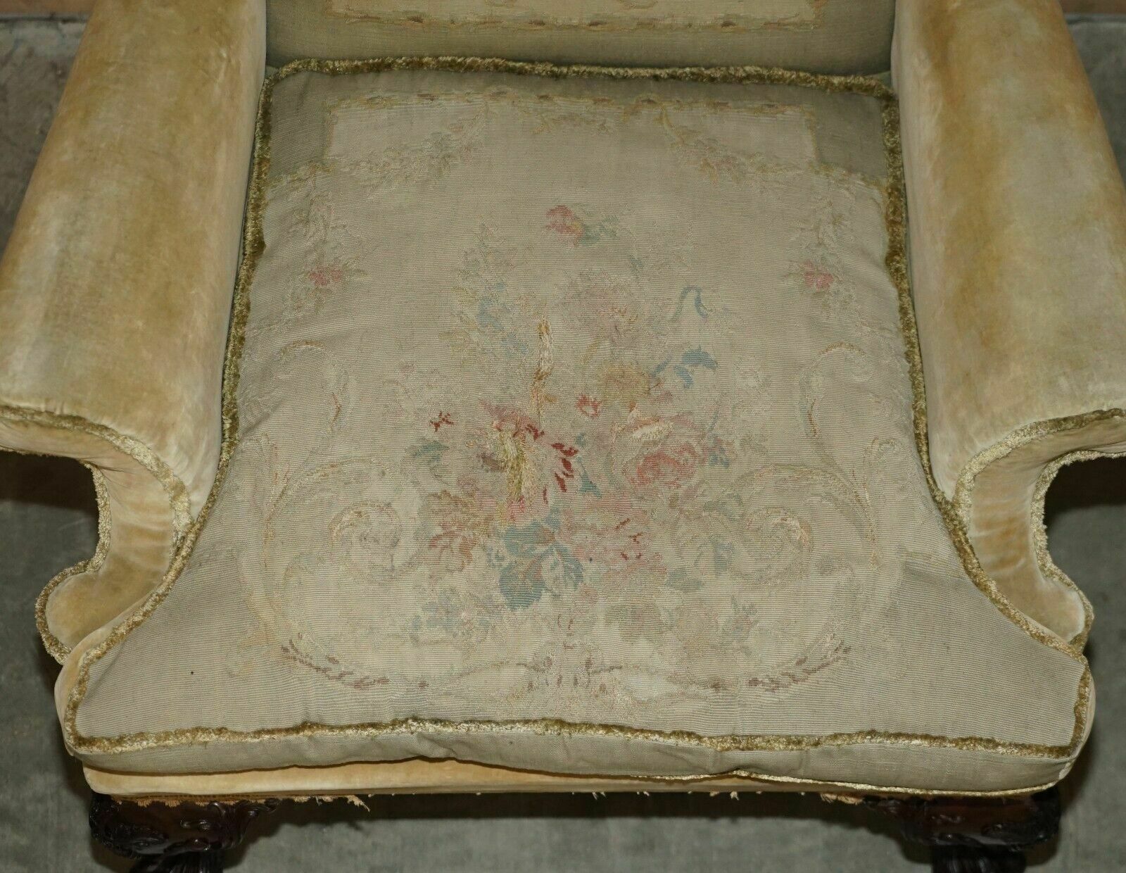 9500.0 Important Pair Of George III Hand Carved Circa 1780 Antique Lions Paw Armchairs photo