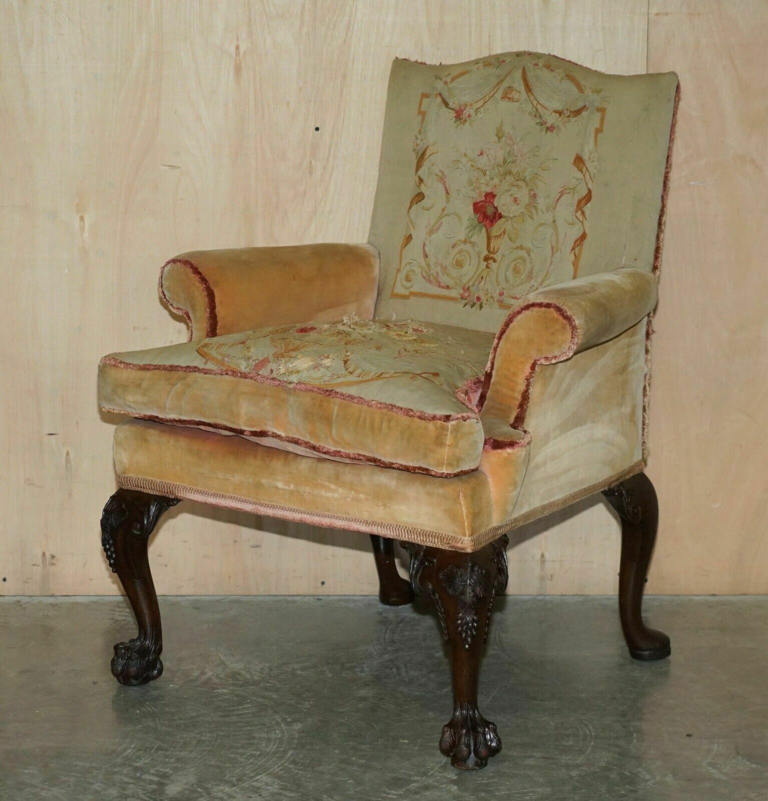 photo vintage Important Pair Of George III Hand Carved Circa 1780 Antique Lions Paw Armchairs