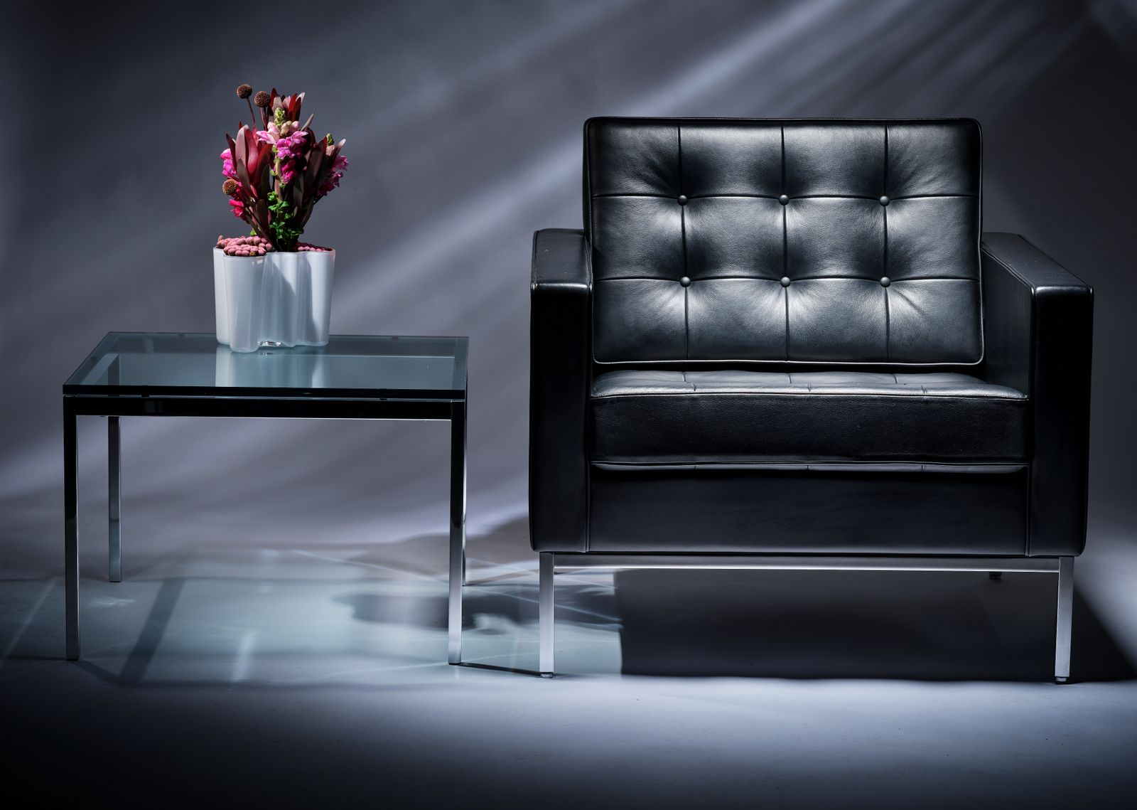 Sublime & Extremely Rare Italian 'Volo' Black Leather Florence Knoll Lounge Chair With Floating Button Detail, Near Immaculate Condition, Circa 2006