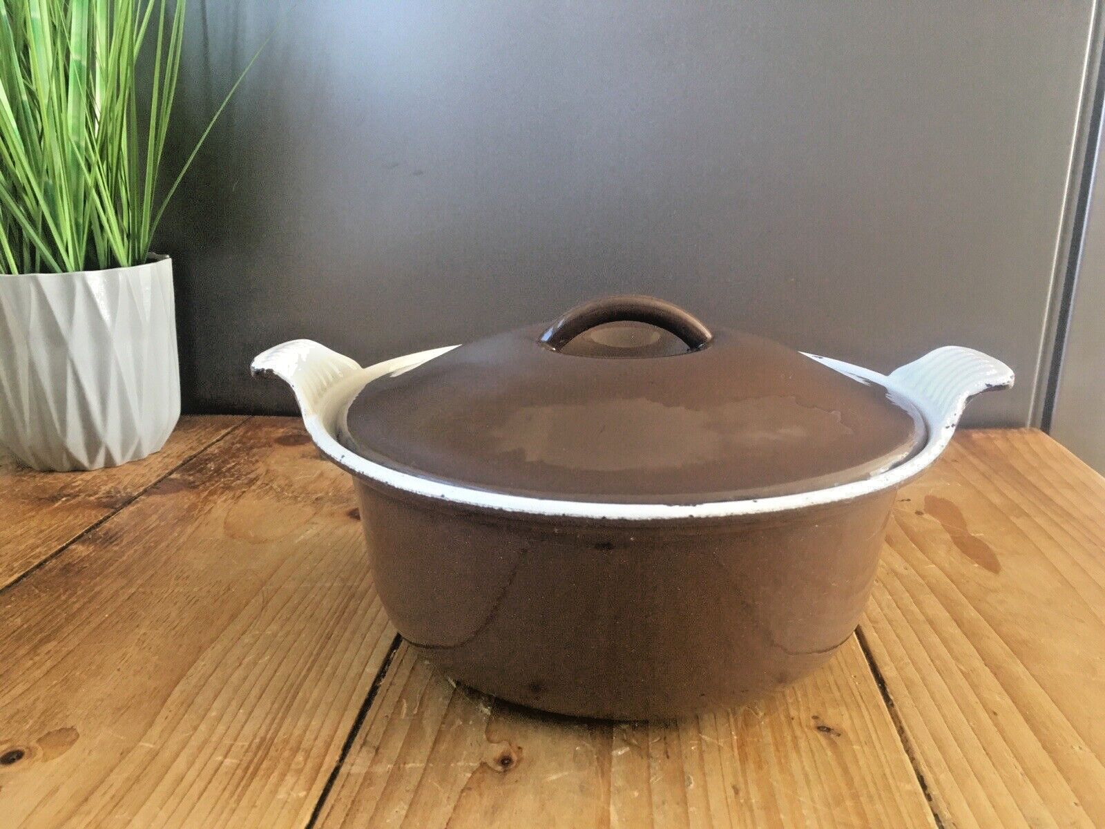 Cousances France Brown Enamel Cast Iron Lidded Casserole Dish Size 22 Le Creuset
