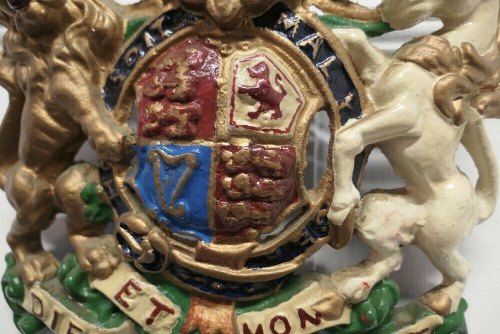 Wall Hanging Victorian Cast Iron Royal Coat Of Arms Shield Plaque photo Art