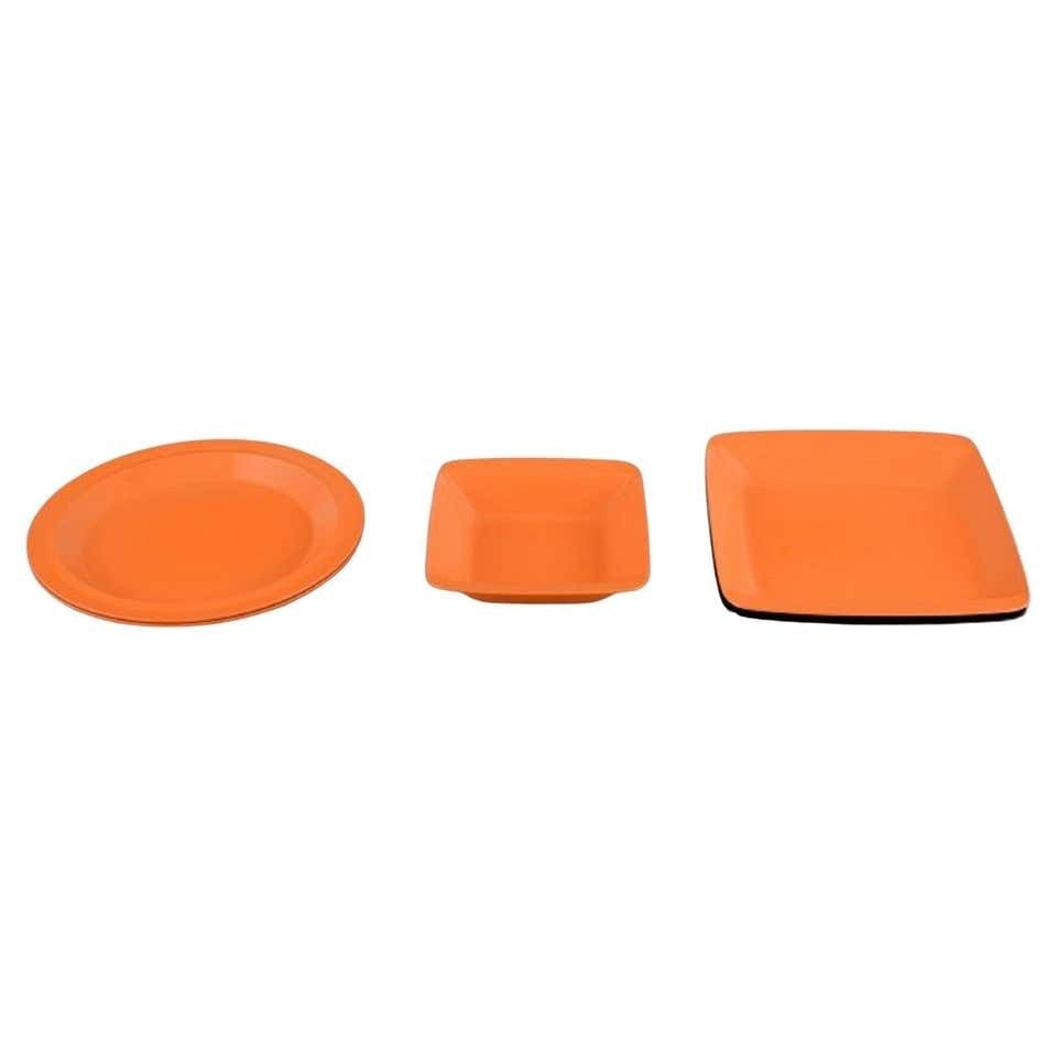 Fiskars, Finland, "Fiskamin", 5 Retro Plates In Orange And Brown Melamine
