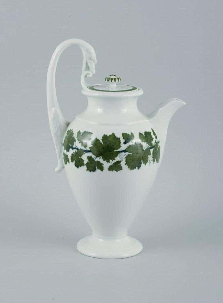 Meissen Green Ivy Vine. Coffee Pot In Hand Painted Porcelain. Early 20th Century photo 307.0