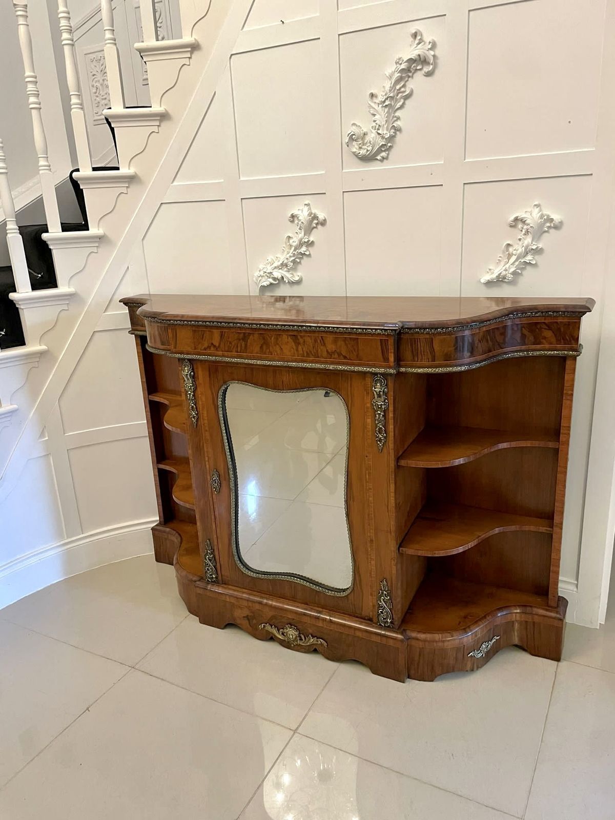 photo vinterior Fine Quality Antique Burr Walnut And Ormolu Credenza/Sideboard
