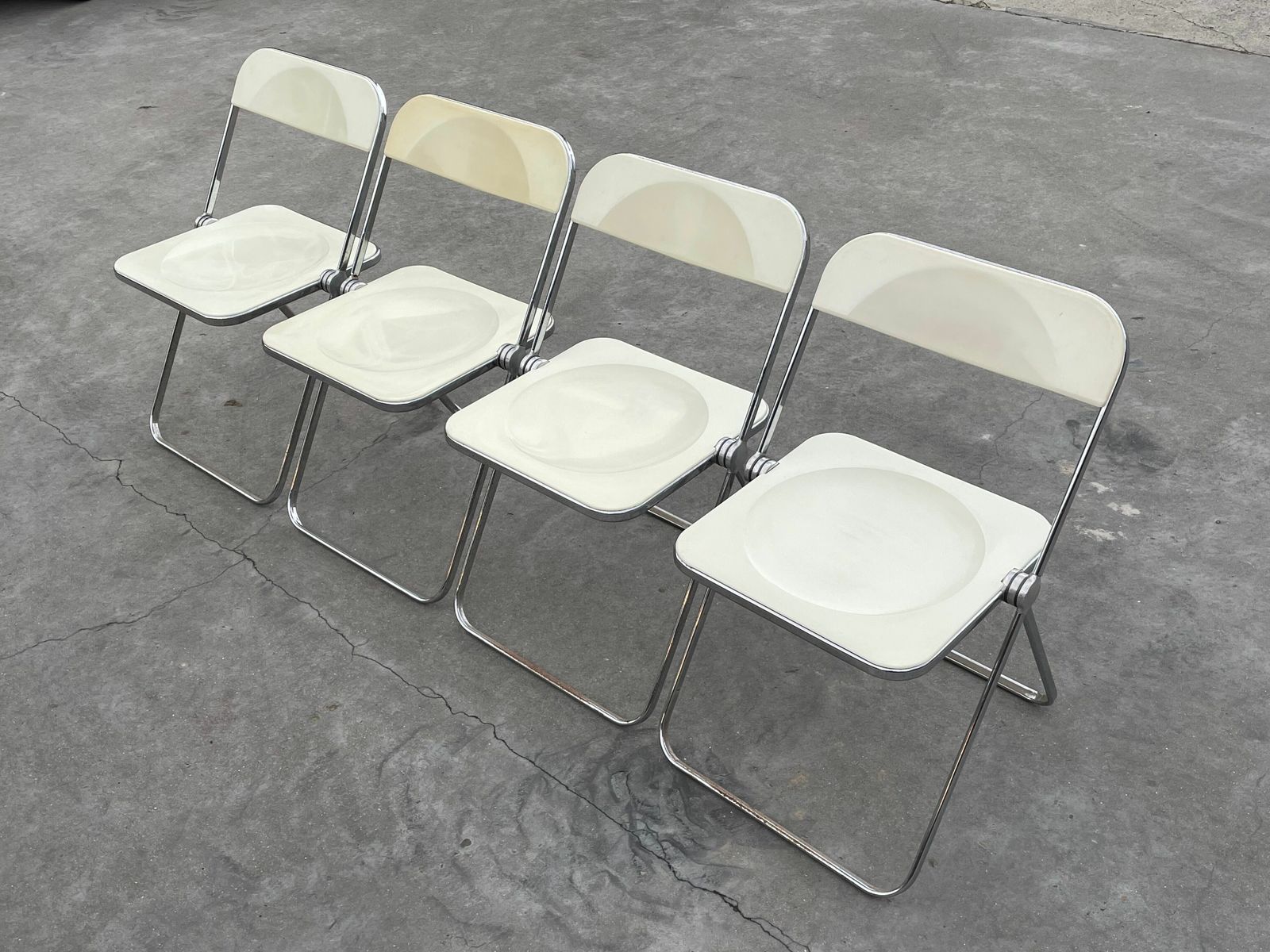 photo vintage 4 Plia Folding Chairs By Giancarlo Piretti For Castelli
