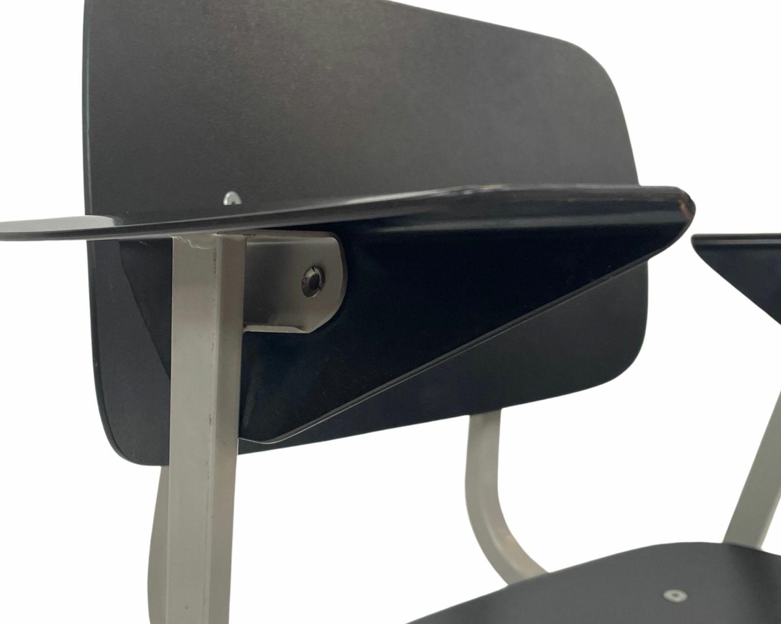 photo vintage Revolt Armchair By Friso Kramer For Ahrend De Cirkel 1953