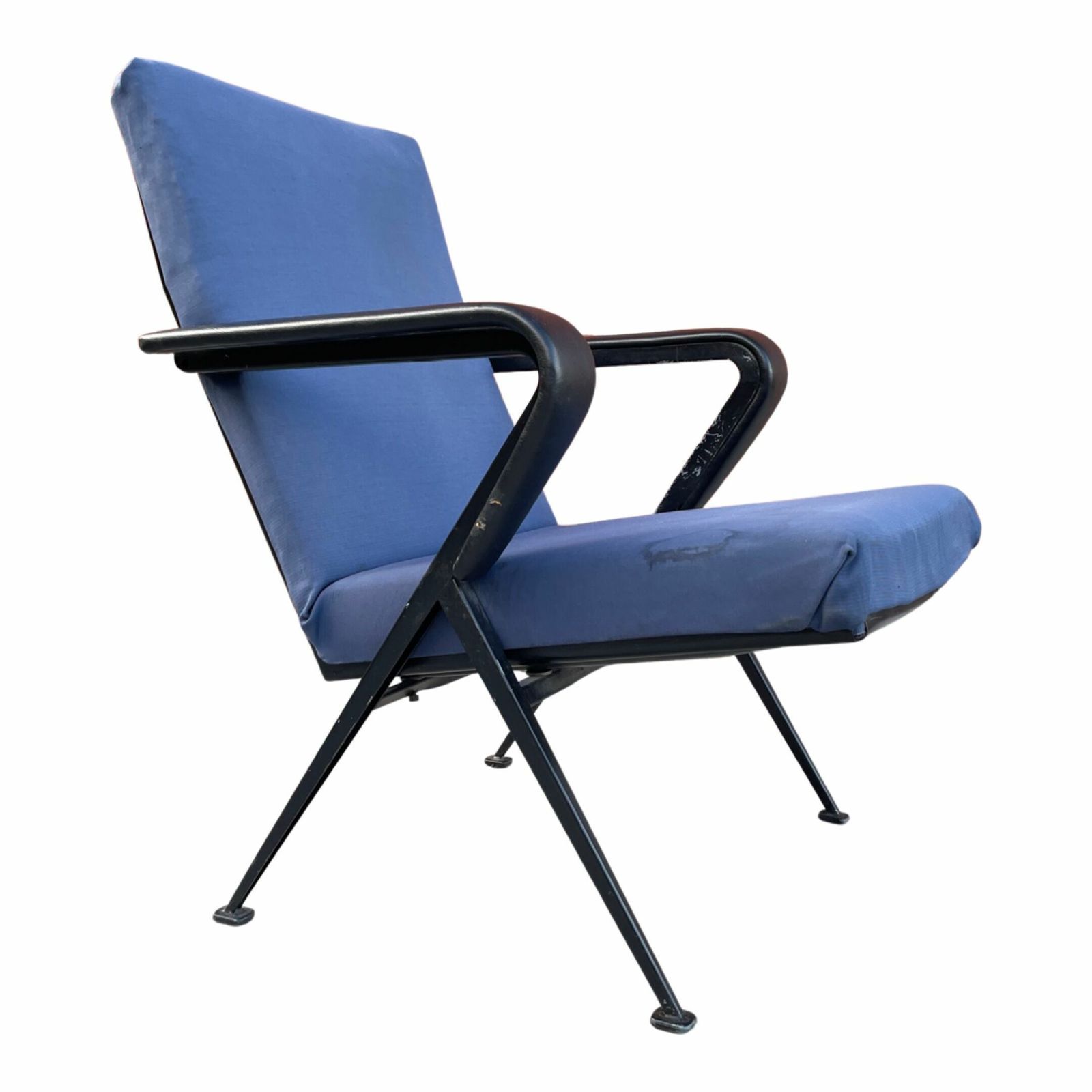 photo buy Pair Of Repose Armchairs By Friso Kramer For Ahrend De Cirkel