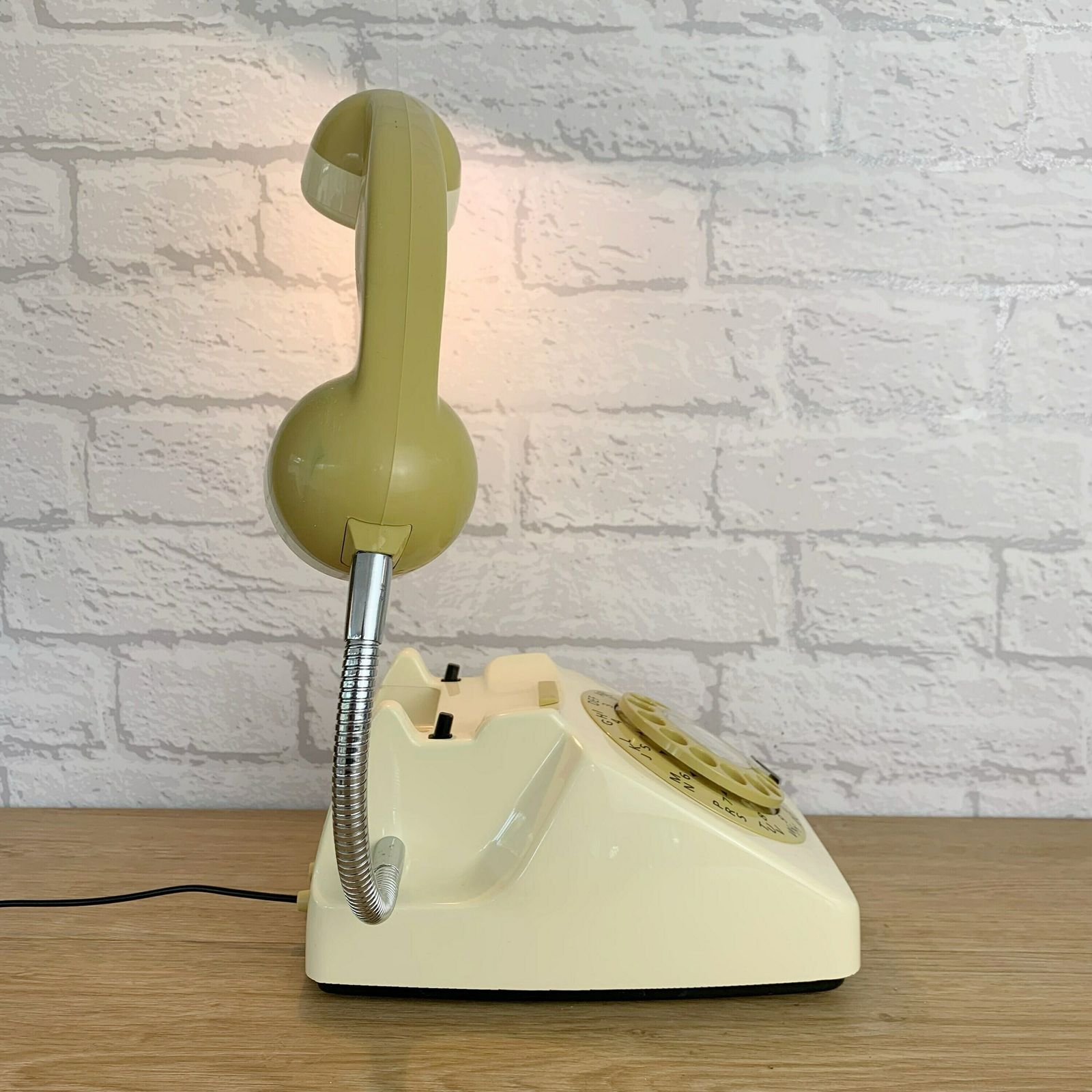 photo furniture Retro Telephone Lamp Cream / Mustard