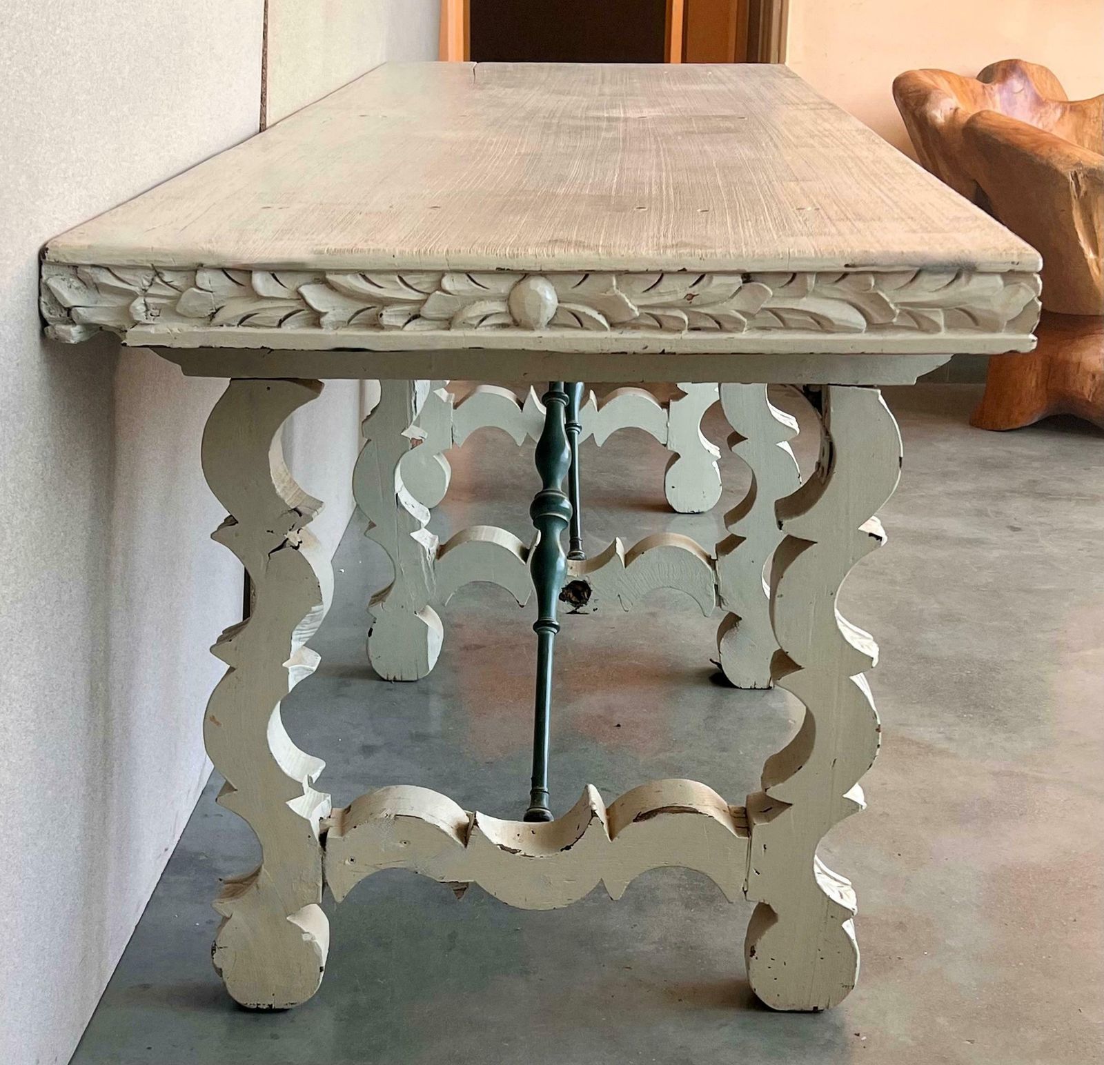 Grande table console ou de milieu, pieds en lyre, bois laqué blanc, XIXe siècle photo for sale