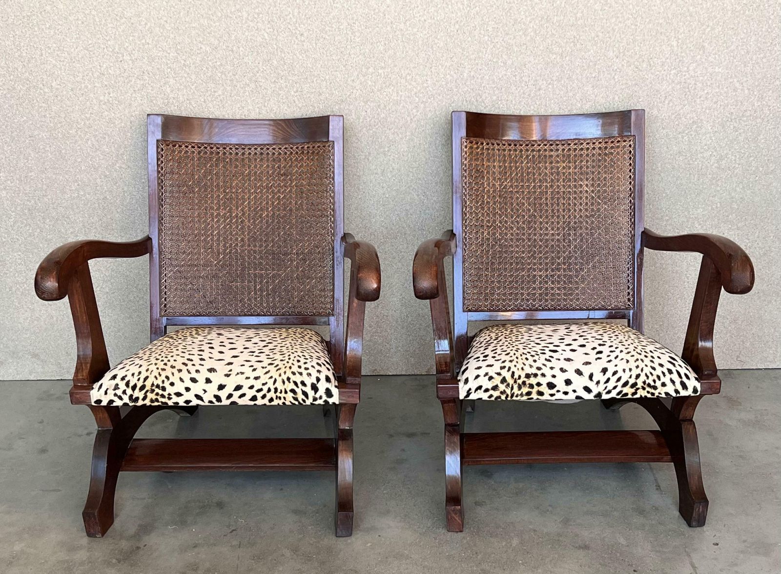 Paire de fauteuils bas de cheminée mid-century en noyer, dossier canné photo for sale
