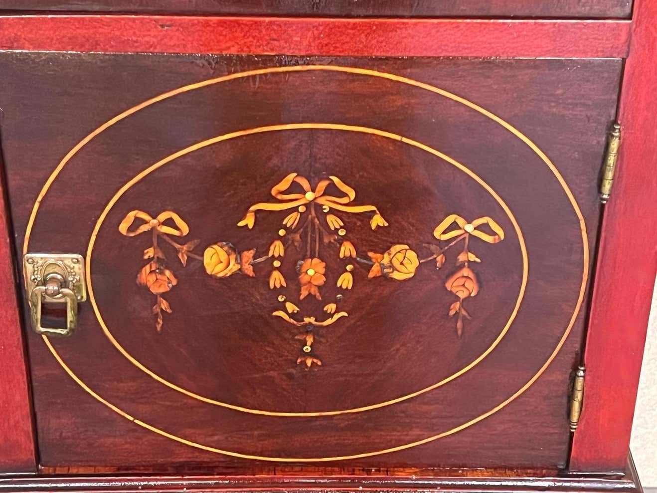 photo furniture Tables de nuit de style Louis XVI en marqueterie, bronze et miroir, XIXe siècle