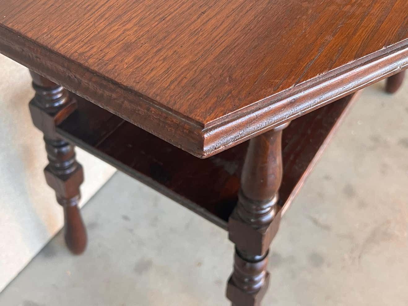 Console de style campagne français à deux niveaux en noyer photo buy