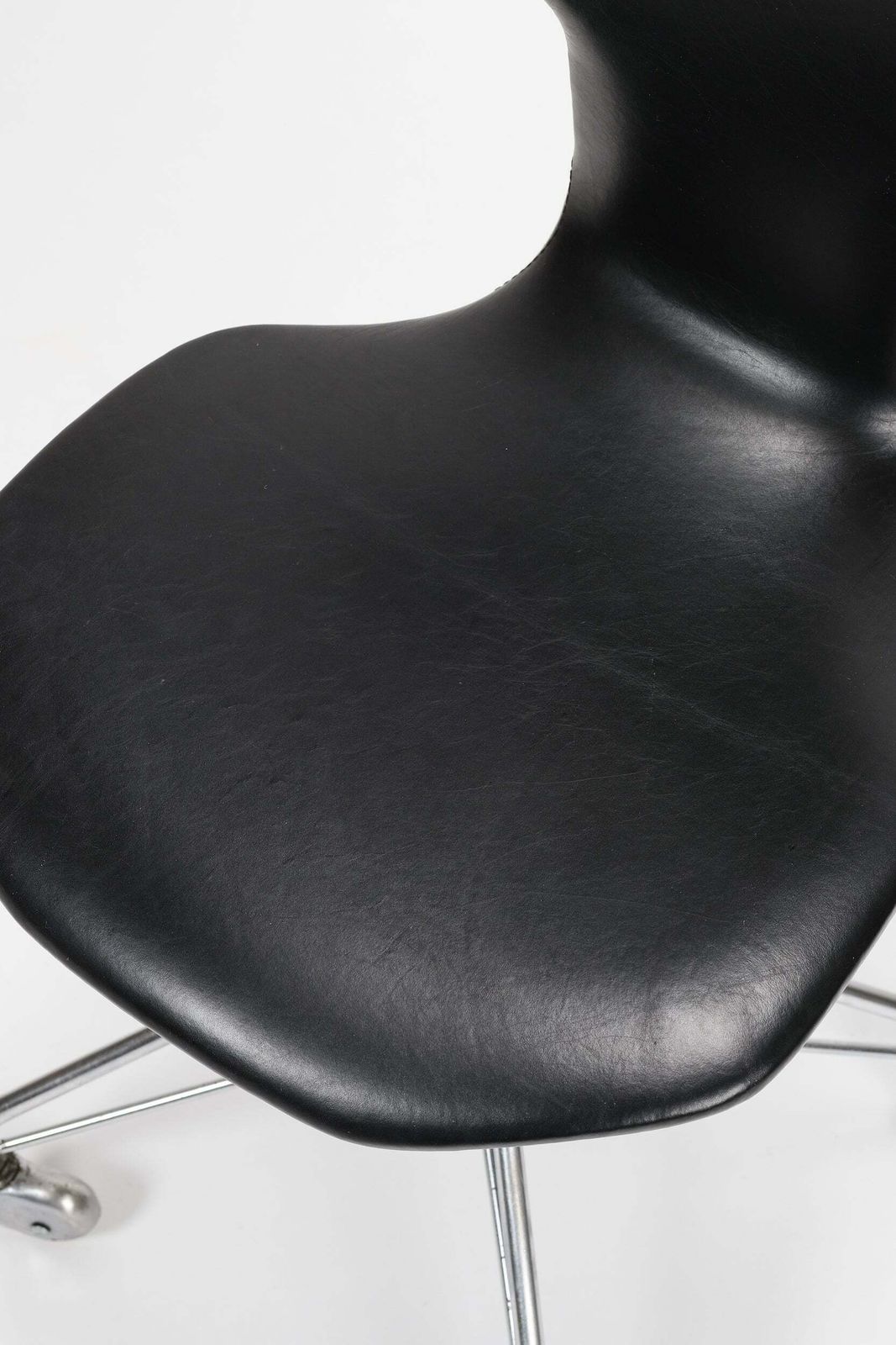 photo furniture Arne Jacobsen, Office Chair, Leather, Fritz Hansen, 60s