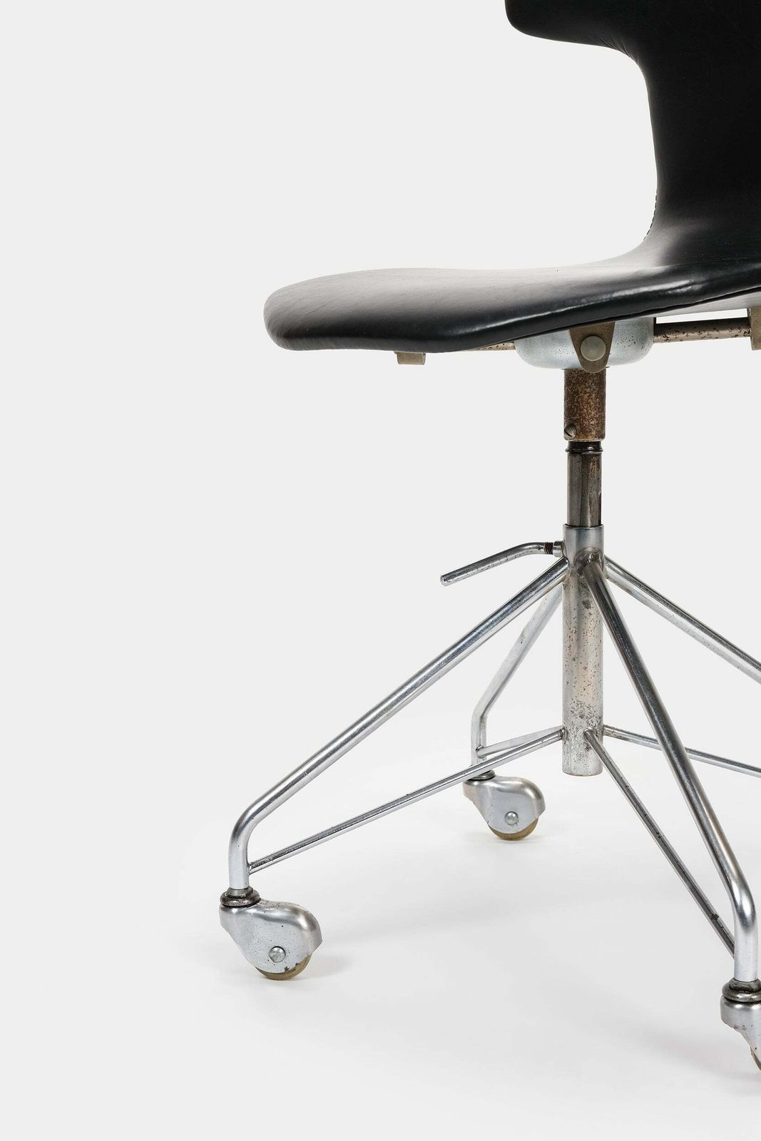 Furniture Arne Jacobsen, Office Chair, Leather, Fritz Hansen, 60s photo