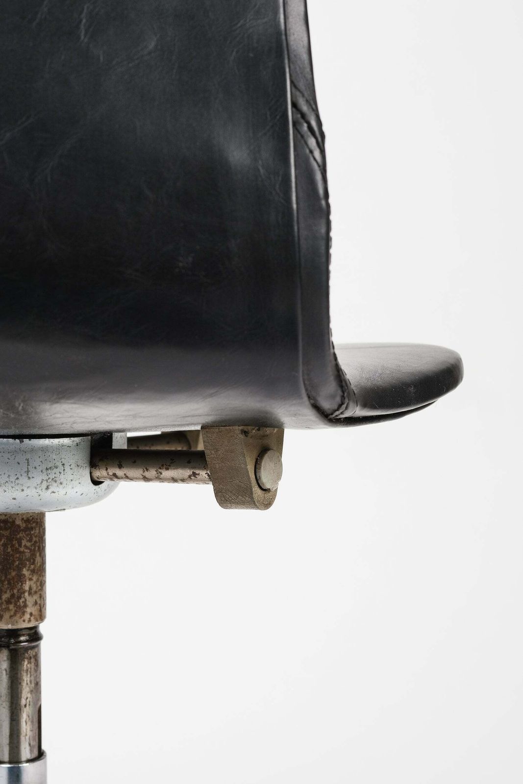 photo vinterior Arne Jacobsen, Office Chair, Leather, Fritz Hansen, 60s