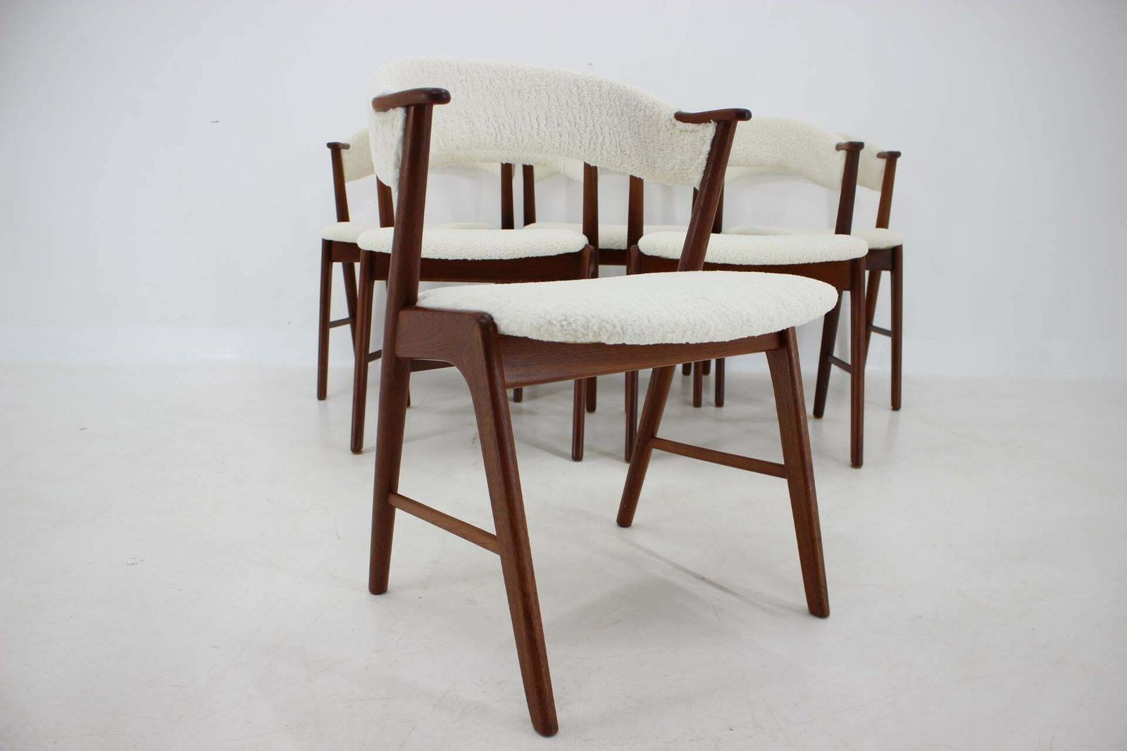 1960s Kai Kristiansen Set Of 6 Model 32 Teak Dining Chairs In Sheepskin Fabric photo vinterior