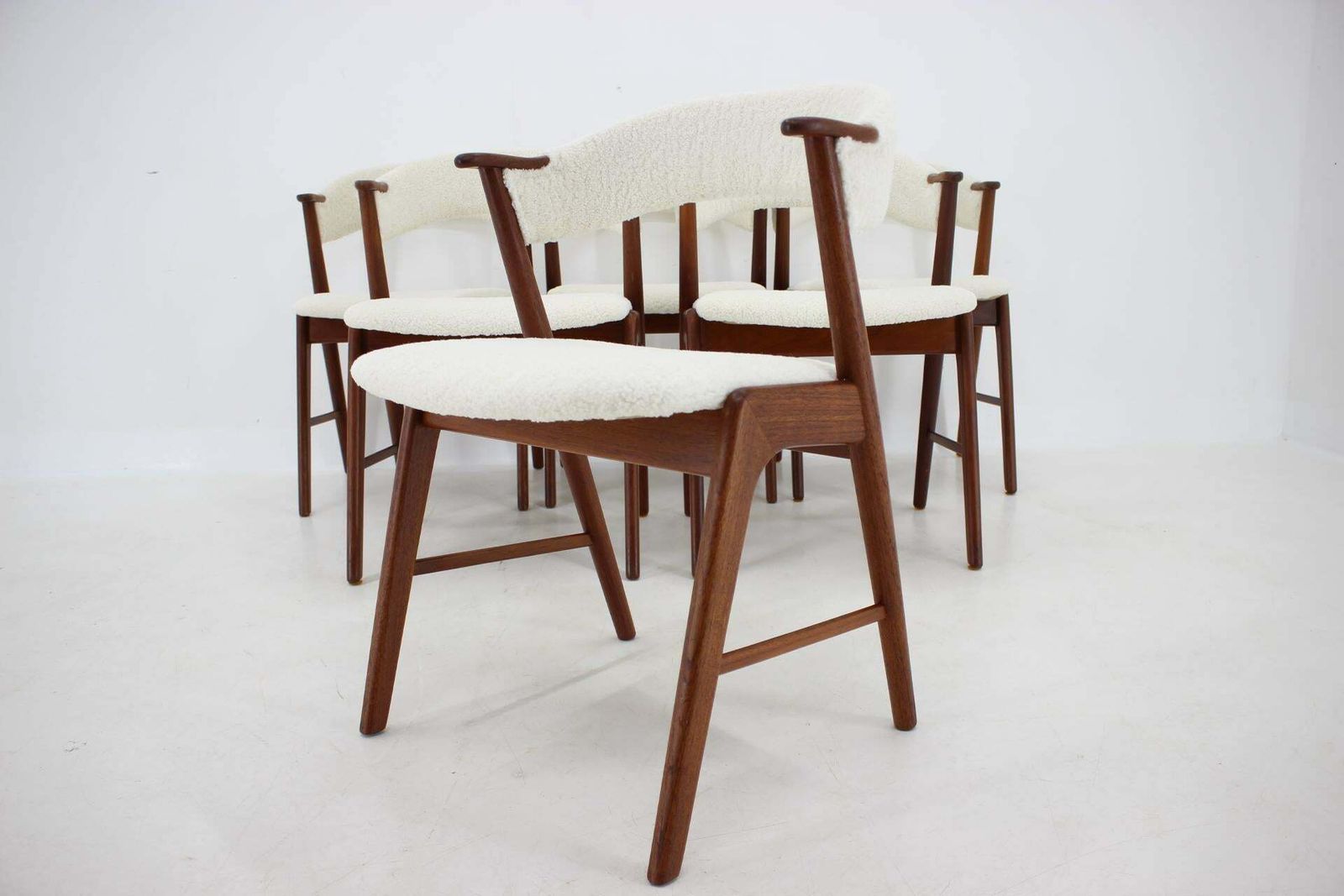4357.0 1960s Kai Kristiansen Set Of 6 Model 32 Teak Dining Chairs In Sheepskin Fabric photo