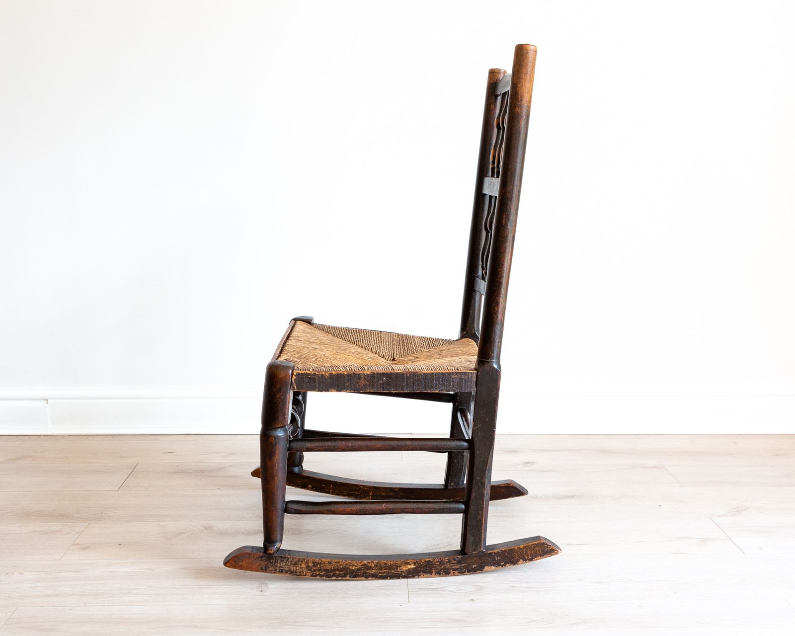 photo furniture Georgian Rocking Chair 18th Century Antiqu.E Lancashire Rusti.C Fireside Chair English Farmhouse Country House Rush Seat Spindle Back Ash Elm