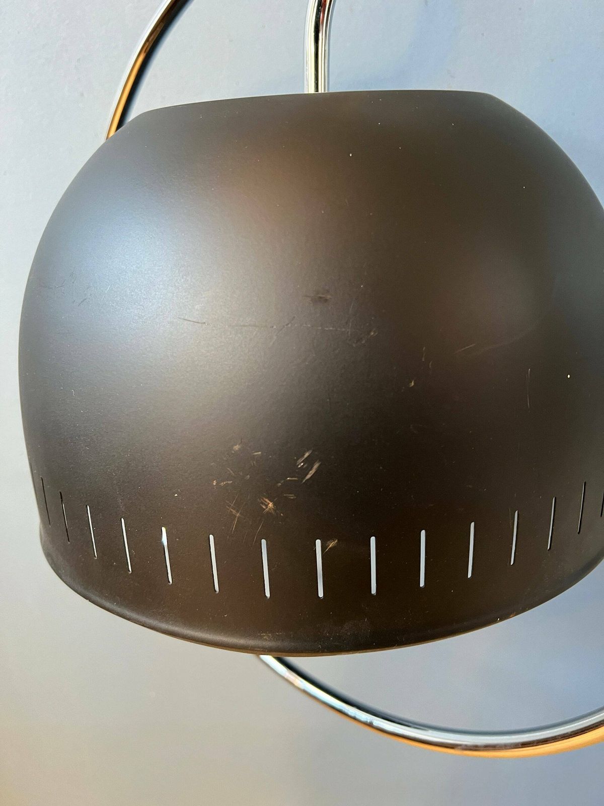 Dijkstra Space Age Hanglamp Met Chromen Frame En Zwarte Metalen Kap photo vintage