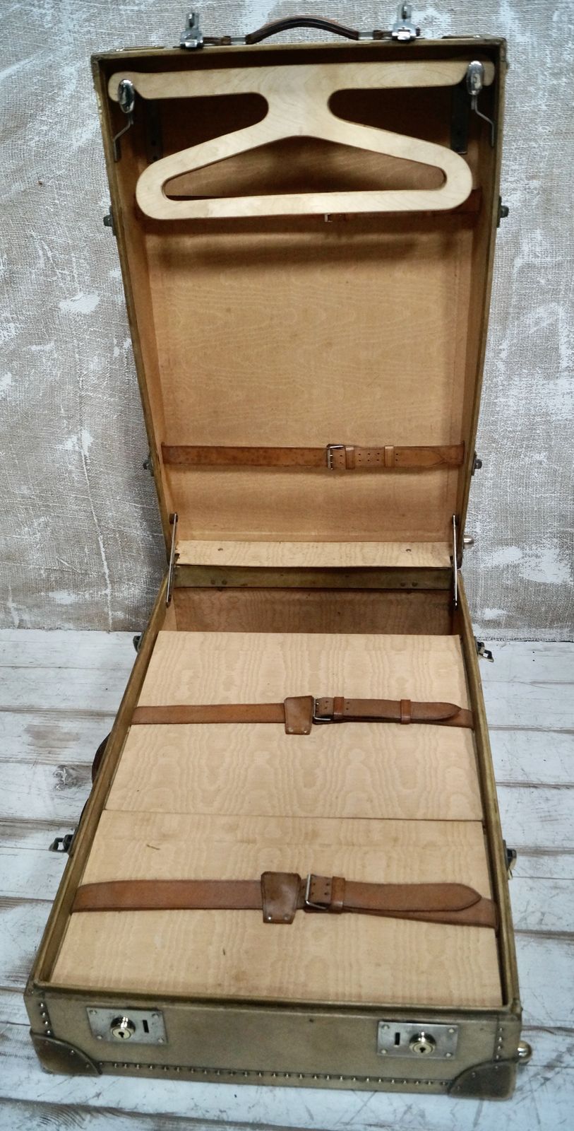 photo vinterior Antique Vellum Travel Trunk, 1910s