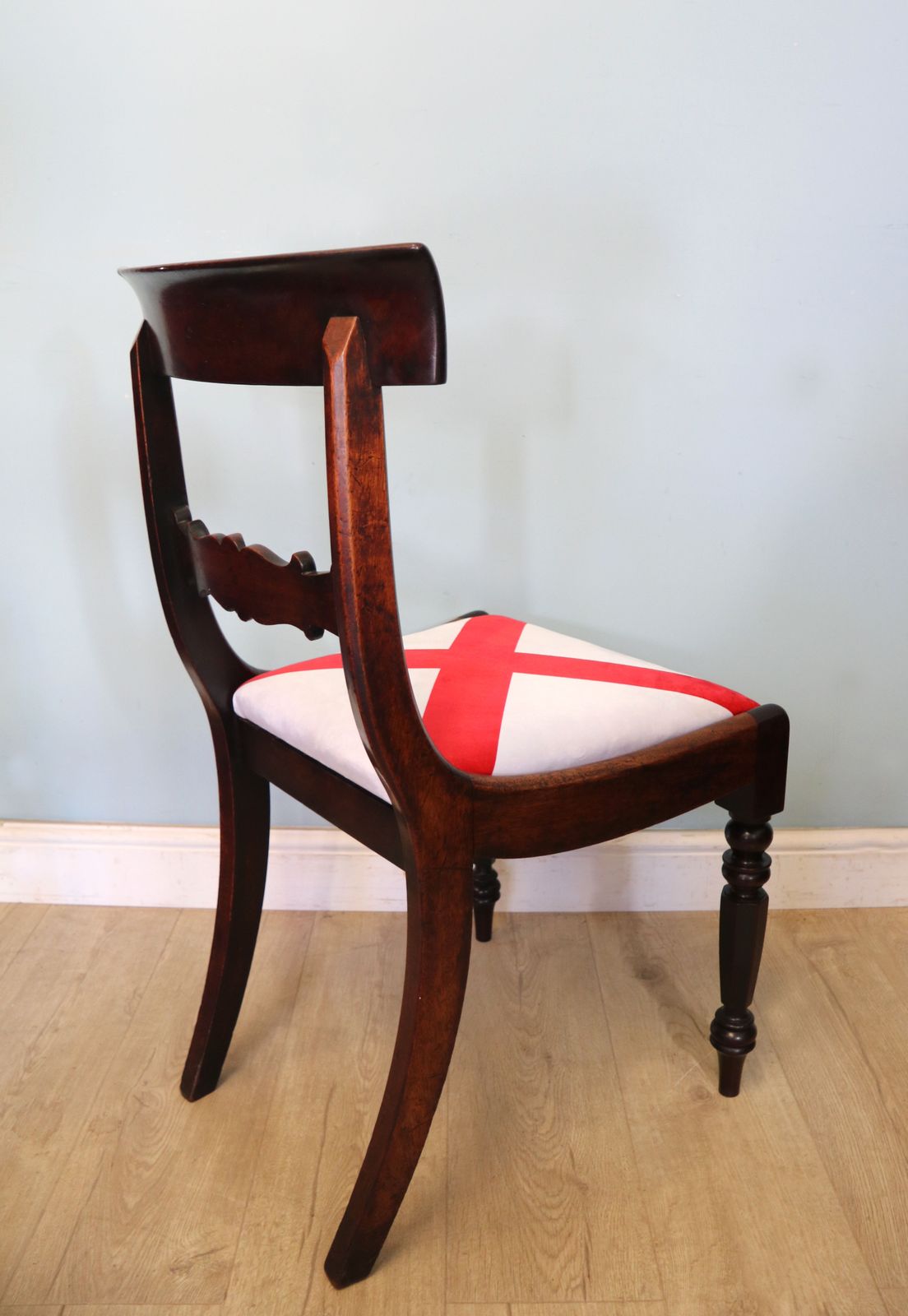 photo furniture A Lovely Set Of Four Victorian Mahogany Bar Back Dining Chairs.