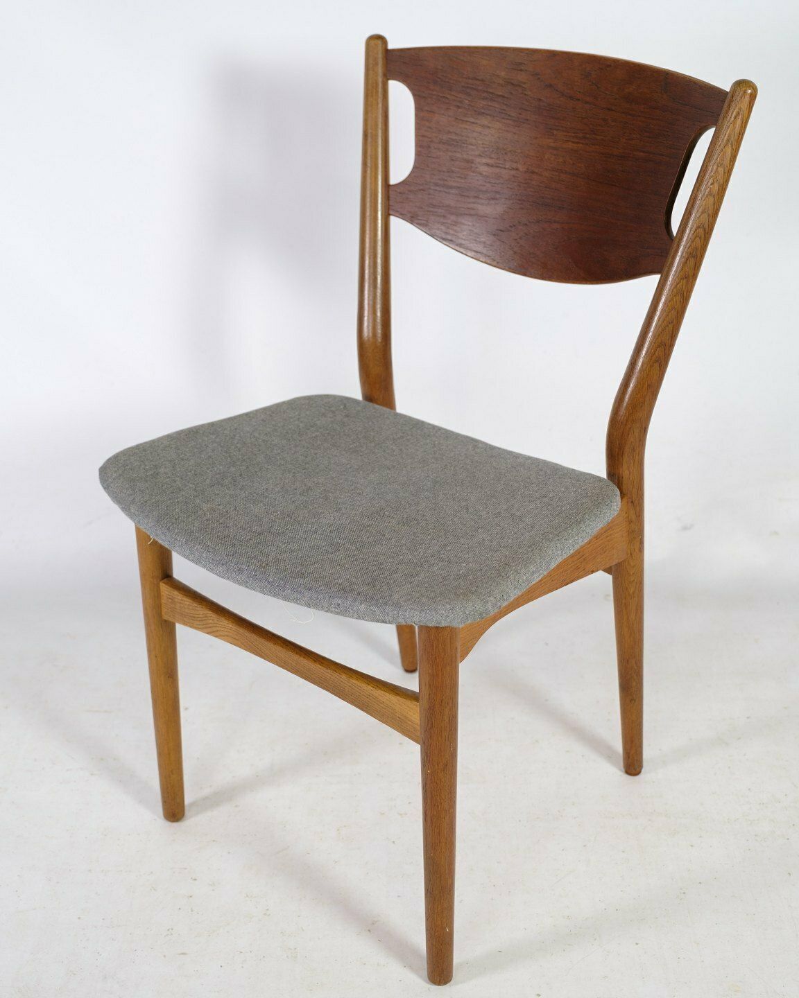 Set Of Six, "Model 42a" Designed By Helge Sibast, Oak & Teak, Gray Cushion, 1953 Great Condition photo for sale
