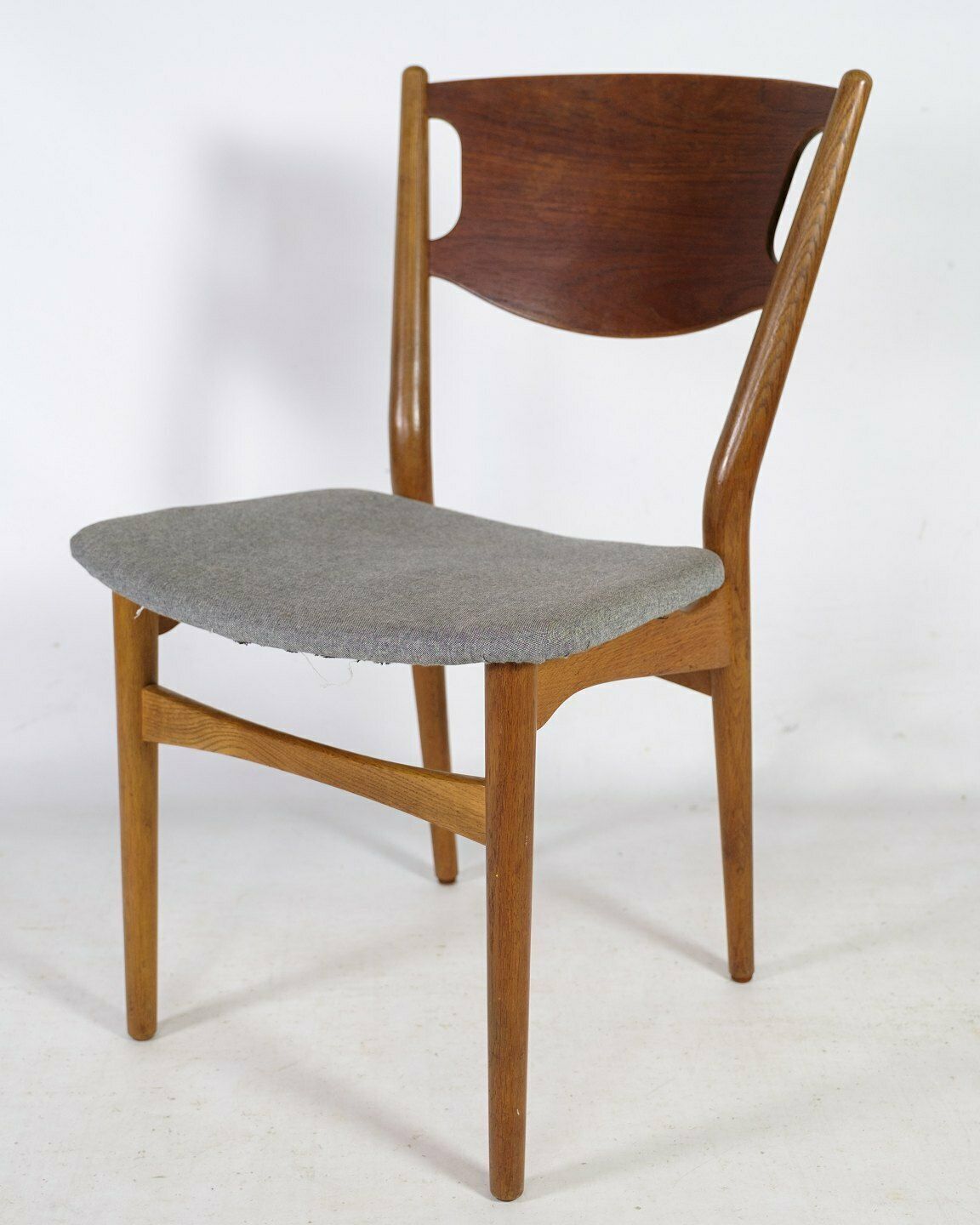 Set Of Six, "Model 42a" Designed By Helge Sibast, Oak & Teak, Gray Cushion, 1953 Great Condition photo Furniture