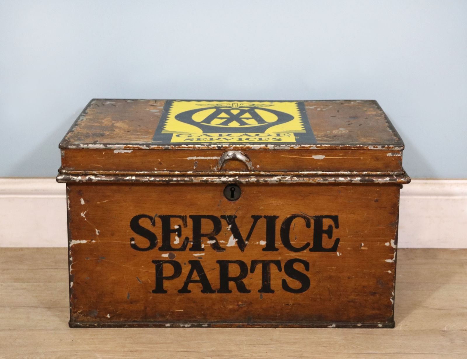 A  Lovely Antique Metal Trunk Later Hand Sign Written For The Automobile Association (Aa).