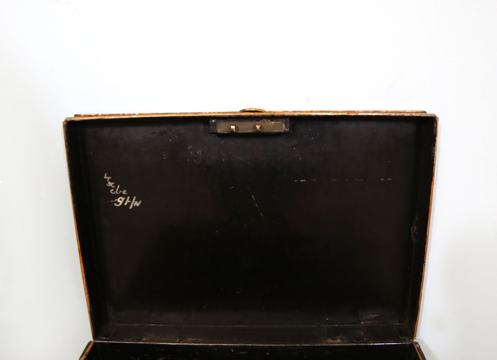 245.0 A  Lovely Antique Metal Trunk Later Hand Sign Written For The Automobile Association (Aa). photo