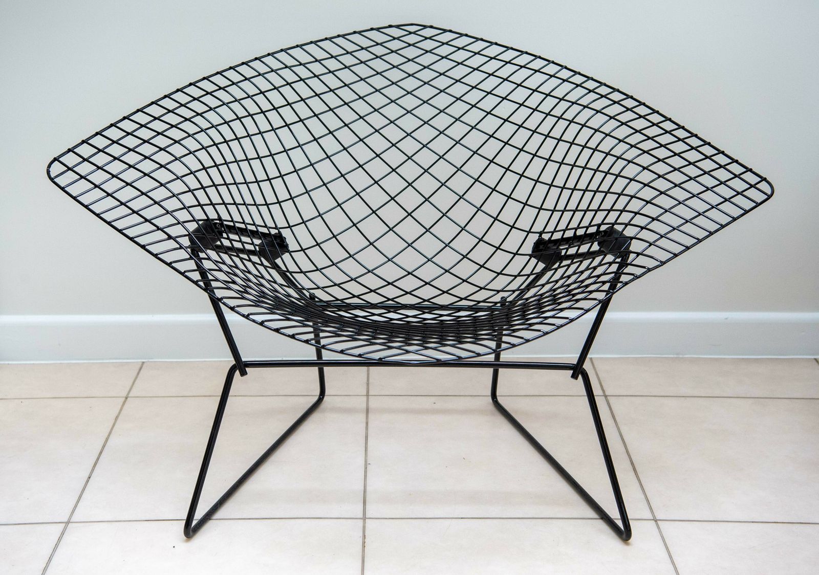 photo furniture Large Diamond Chair By Harry Bertoia For Knoll International, 1950s