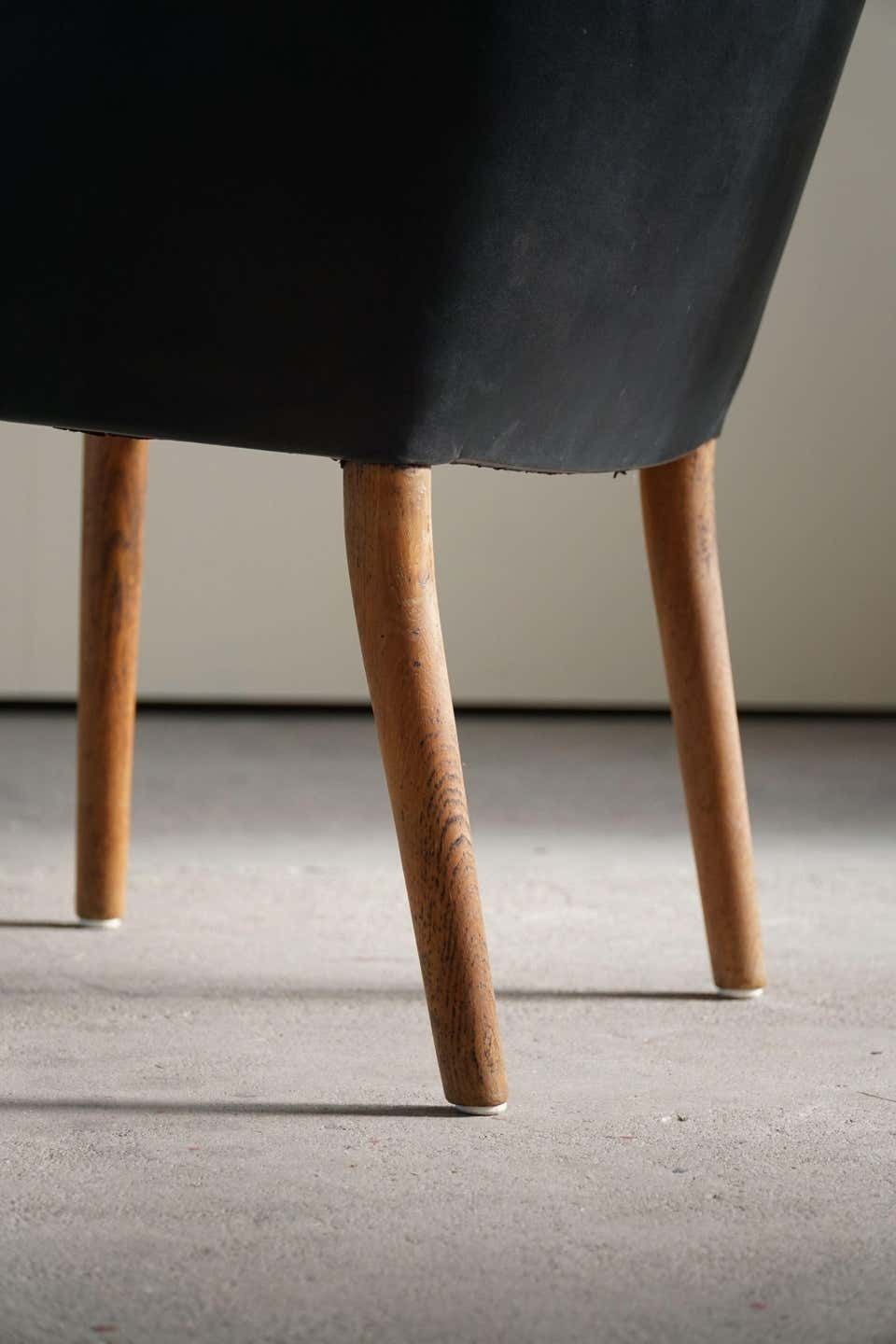 photo vinterior Danish Modern Armchair By Nanna Ditzel In Oak And Patinated Leather, 1950s