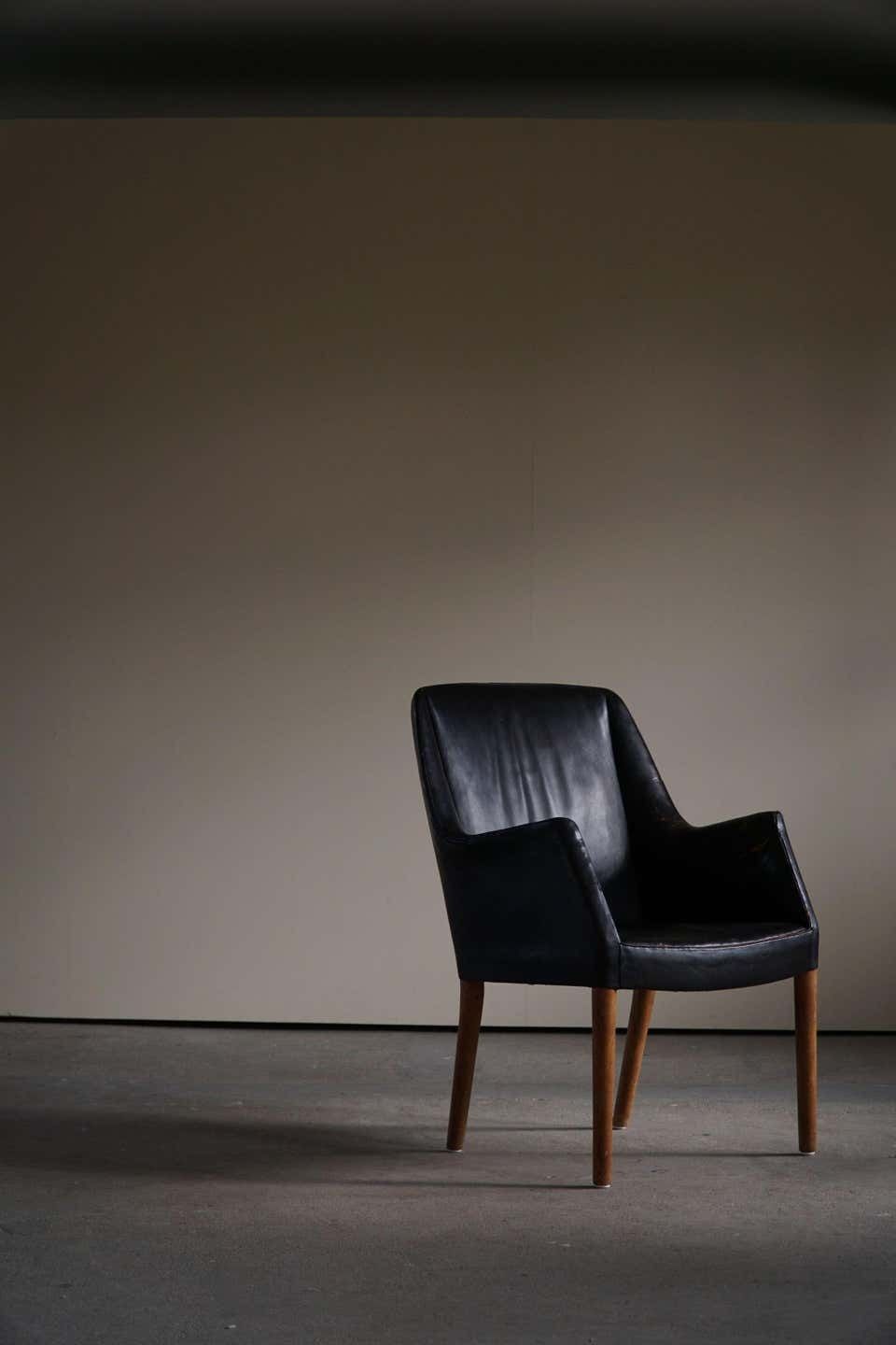 photo vintage Danish Modern Armchair By Nanna Ditzel In Oak And Patinated Leather, 1950s