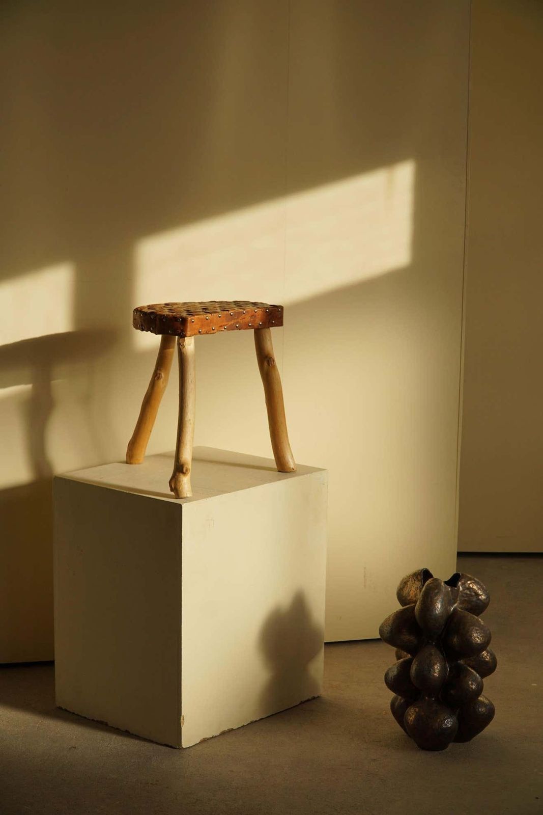 photo furniture Danish Modern  Organic Wooden Hand Crafted Wabi Sabi Tripod Stool 1960s
