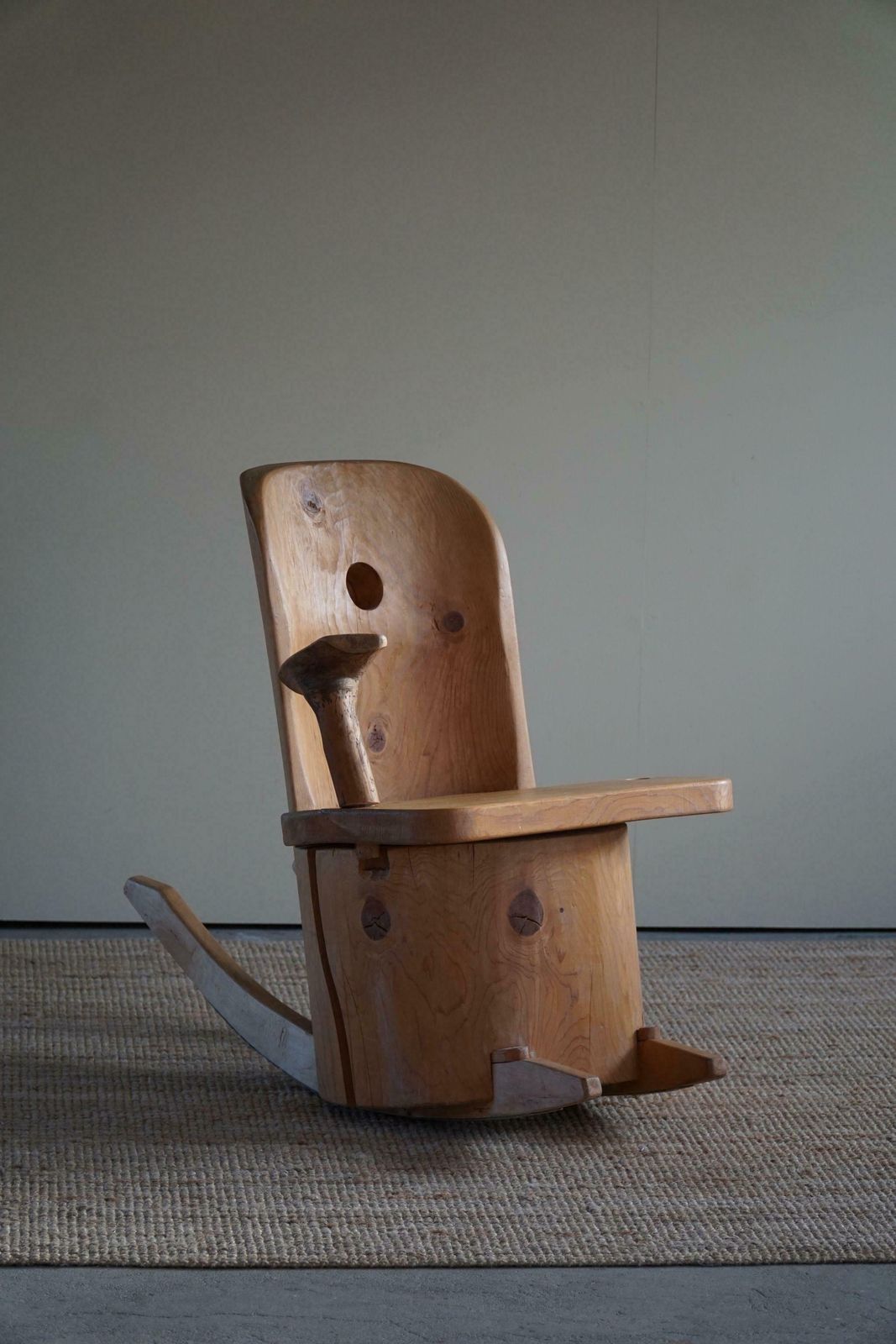 photo furniture Sculptural Unique Rocking Chair By Finnish Matti Martikka In Solid Pine, 1960s