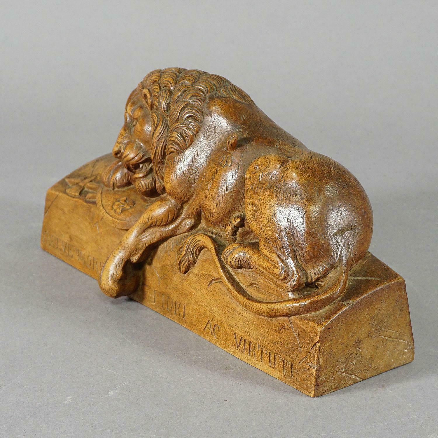 Antiek houten beeldhouwwerk van de Leeuw van Luzern, Brienz ca. 1900 – £962,04 photo 962.0