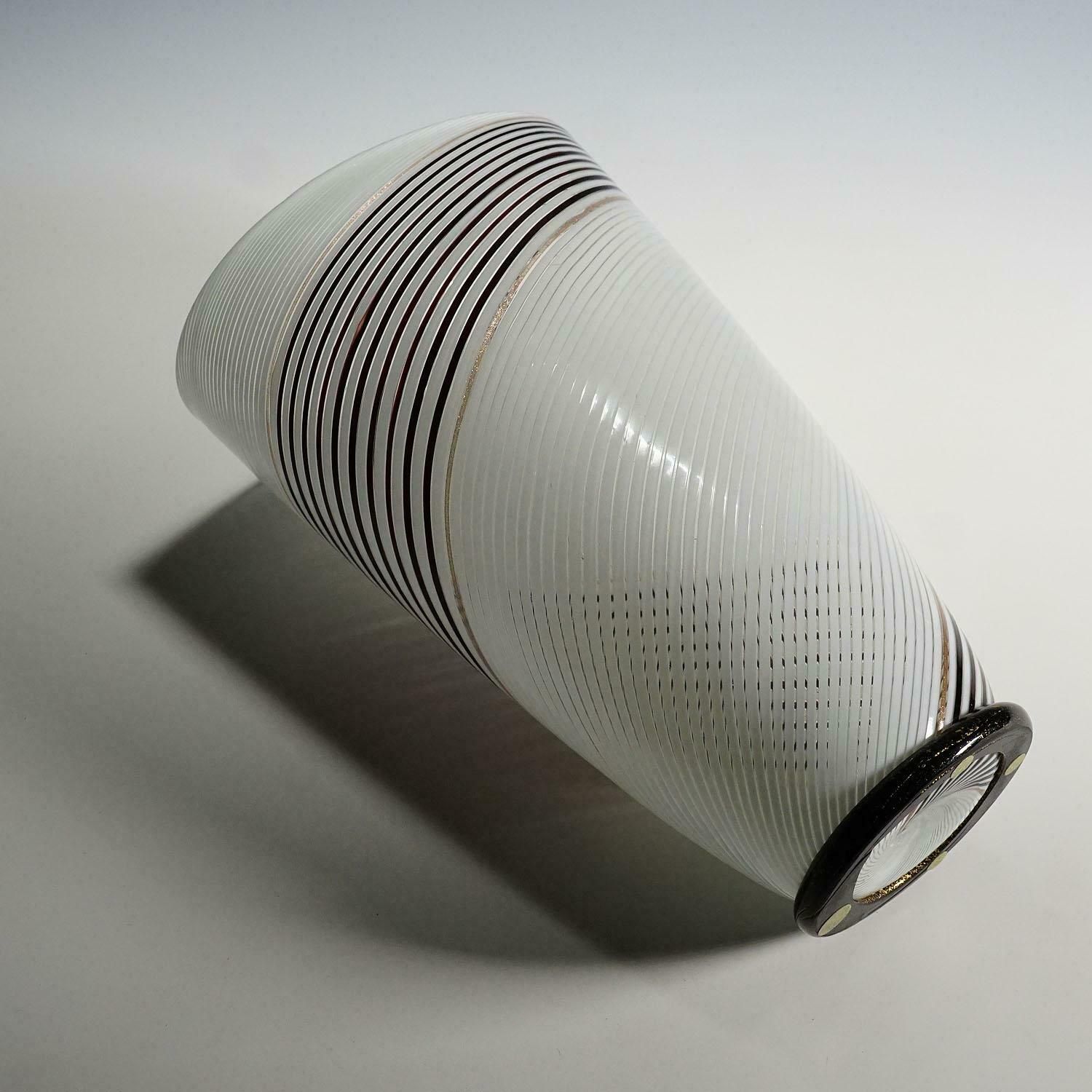 photo furniture Dino Martens For Aureliano Toso Vase In Filigree Glass Ca. 1950s