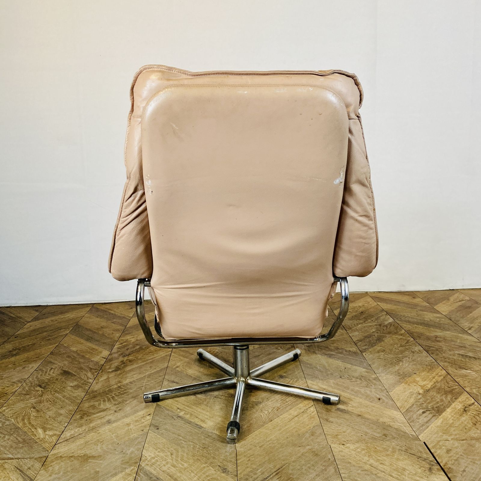 photo vinterior Mid Century Leather Swivel Armchair By Skoghaug Industries, 1960s