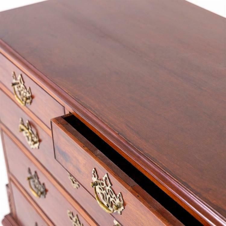 photo furniture Chippendale Ladekast, Engeland Begin 19e Eeuw