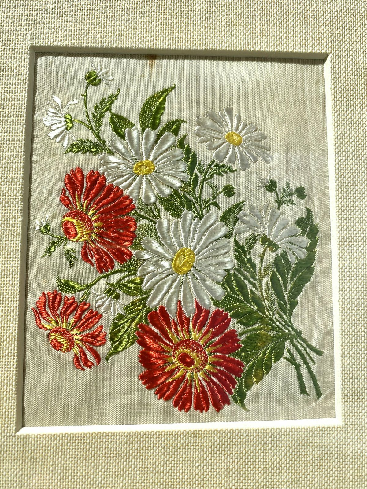 Set Of Four Framed Vintage Embroidered Kensitas Flowers Cards photo vinterior