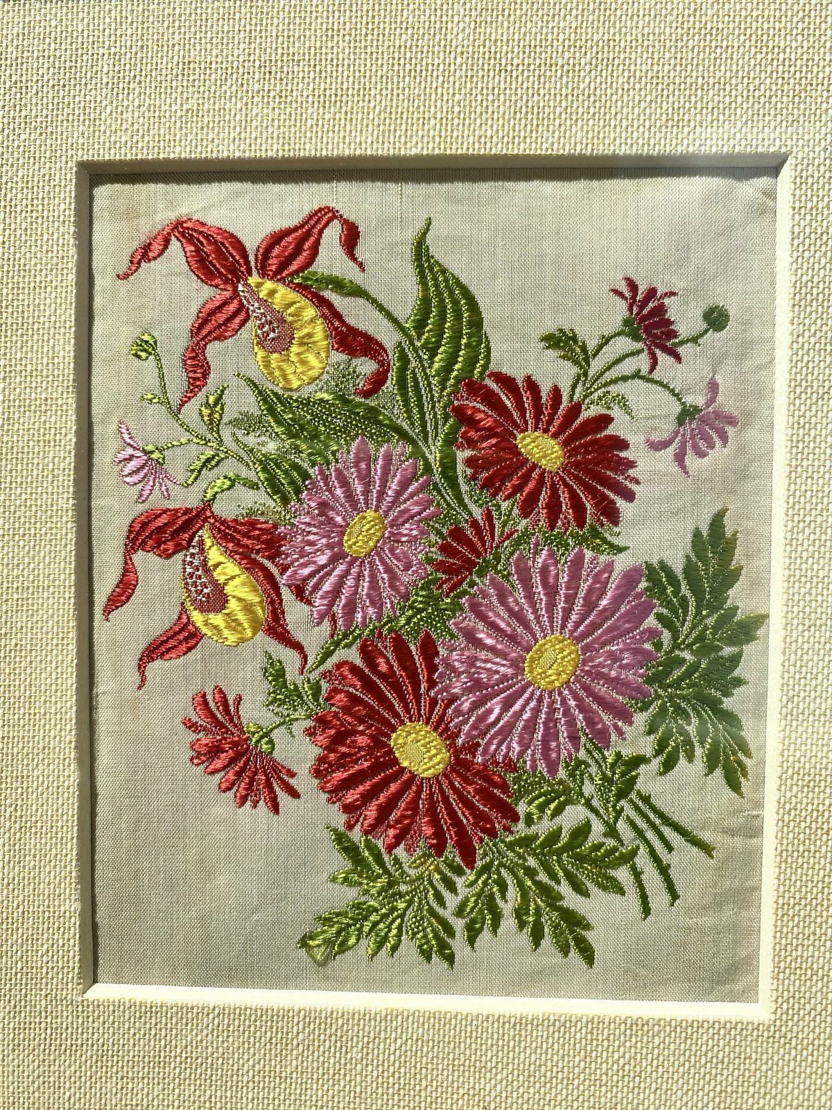 437.0 Set Of Four Framed Vintage Embroidered Kensitas Flowers Cards photo