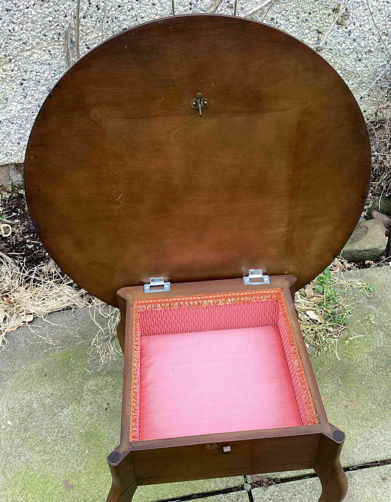 65.0 Cws Wooden Sewing Work Table.. Lift Up Lid To Lined Interior Section. photo