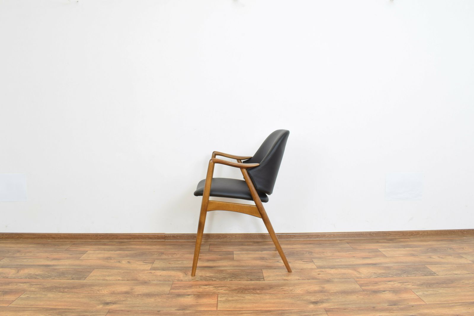 photo furniture Mid Century Swedish Leather Armchairs By Alf Svensson For Dux, 1960s, Set Of 2