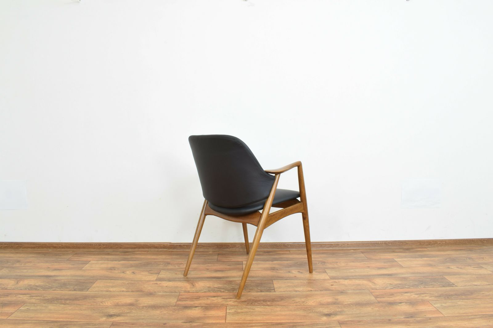 photo for sale Mid Century Swedish Leather Armchairs By Alf Svensson For Dux, 1960s, Set Of 2