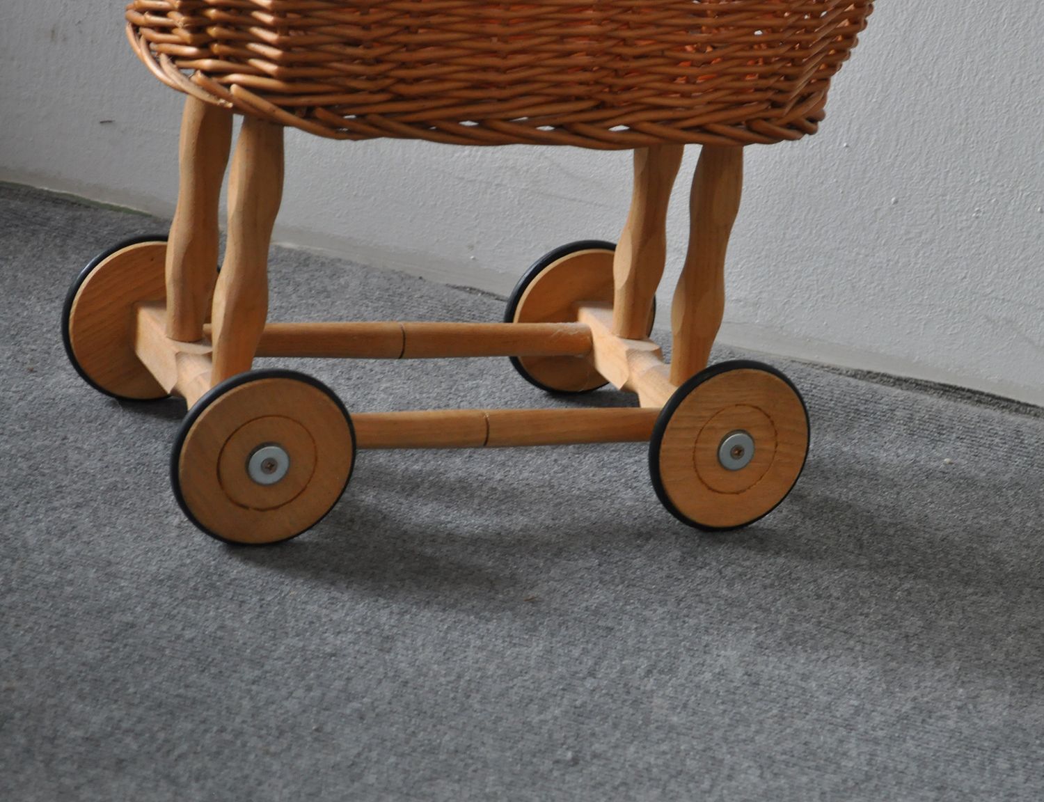 Wicker Toy Pram, 1900s, Antique photo vinterior