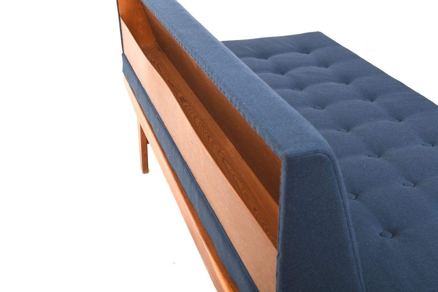 photo furniture Large Daybed H9 By Poul Volther For Fdb / New Upholstered