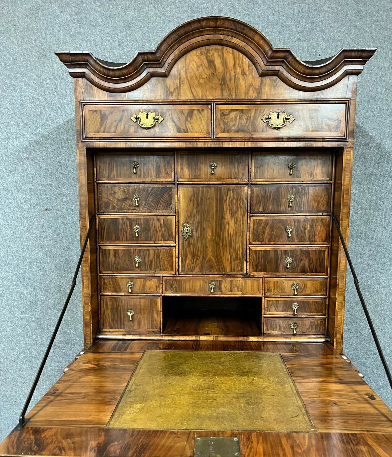 An Unusual William And Mary Period Figured Walnut Escritoire photo vinterior