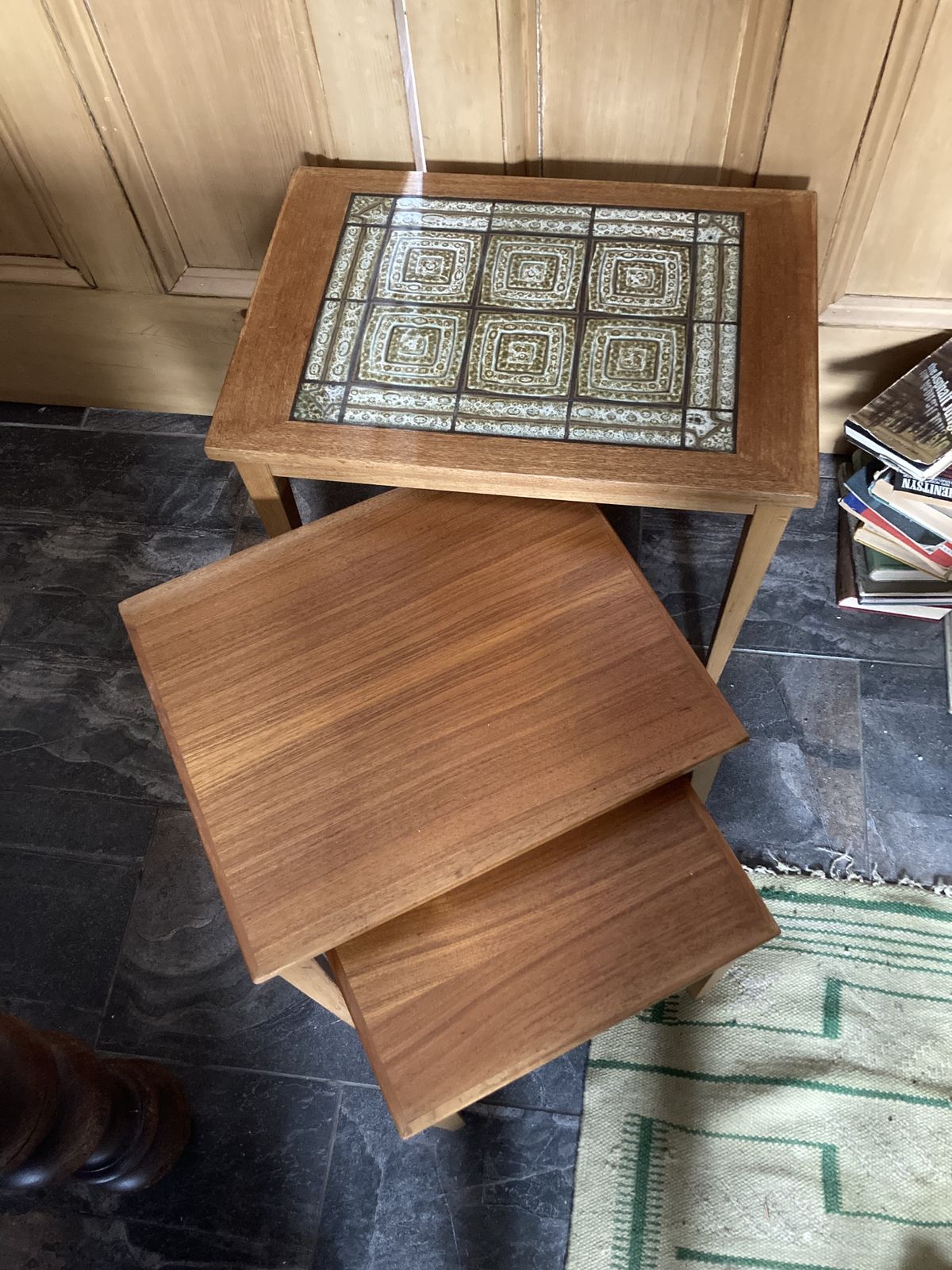 photo vintage 1960s Kvalitet Danish Teak Nest Of Tables With Tiled Top