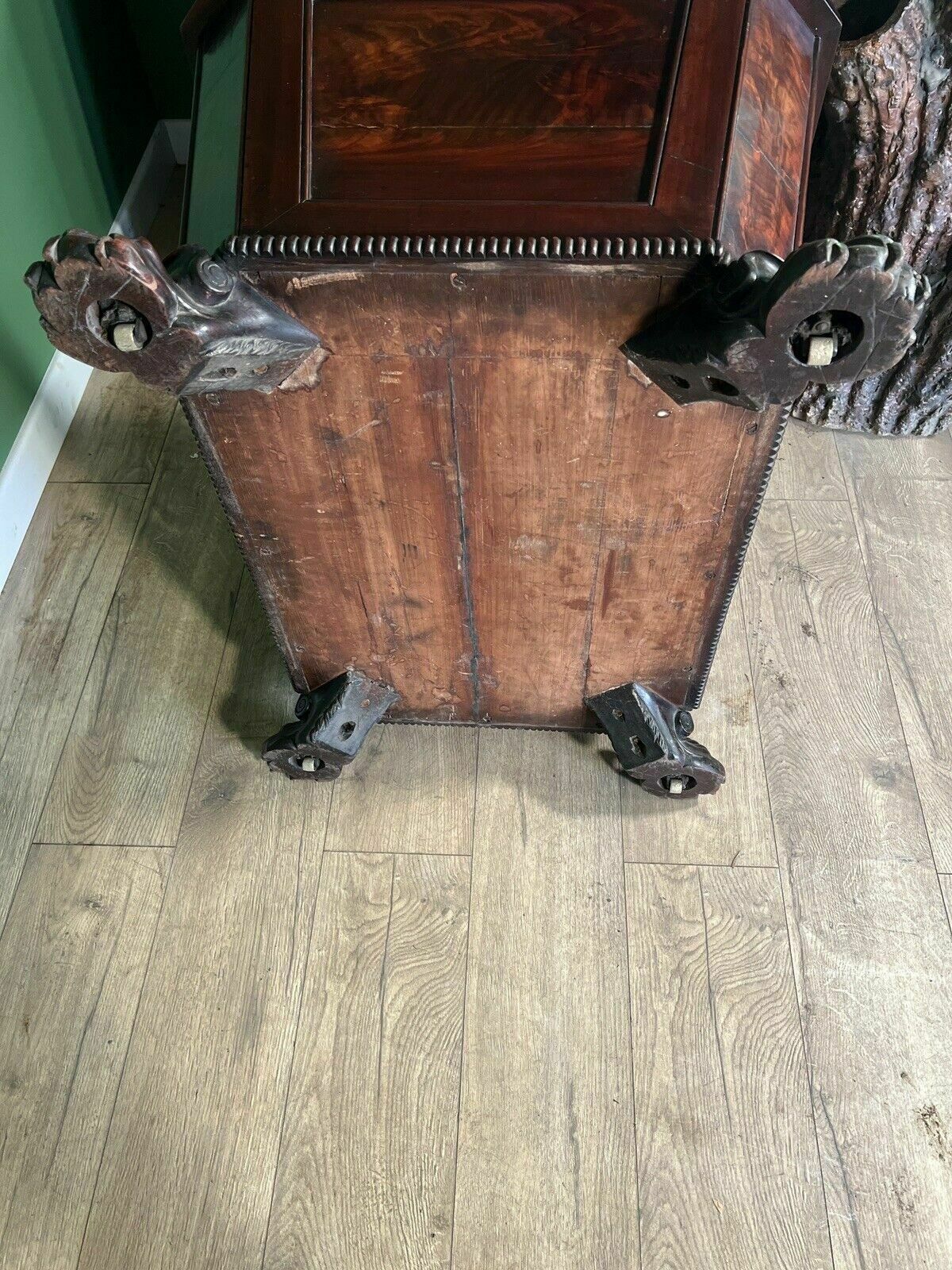 photo vinterior A Very Impressive And Imposing Regency Mahogany Cellarette
