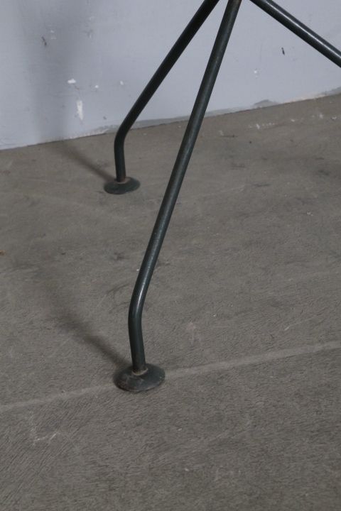photo furniture Antique Round Iron Table For Outdoor / Indoor Use In The 19th Century, Original Green Lacquer.